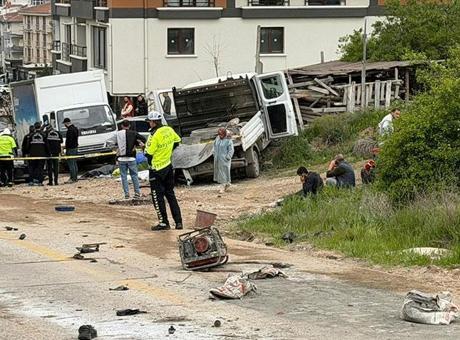 1 Mayıs Emek ve Dayanışma Günü'nde Trajik Kaza: İki Belediye İşçisi Hayatını Kaybetti