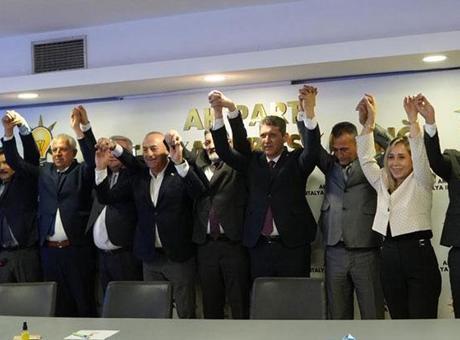 Antalya'da Siyasi Dönüşüm! 5 Meclis Üyesi AK Parti'ye Katıldı