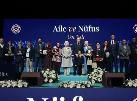 Emine Erdoğan, Aile ve Nüfus 10 Yılı Vizyon Belgesi'ni Tanıttı