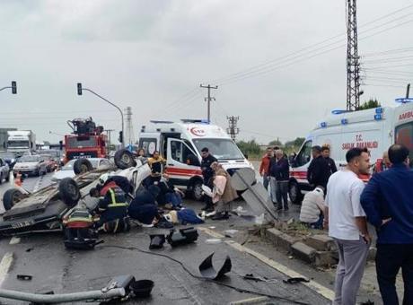 Aydın Efeler'de Ters Dönerek Takla Atan Araçta 5 Yaralı