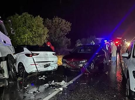 Uşak'ta Meydana Gelen Zincirleme Trafik Kazasında 4 Kişi Hayatını Kaybetti, 34 Kişi Yaralandı