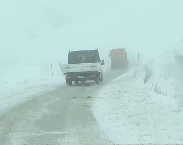 Mayıs ayında kış çilesi! Erzurum'da Palandöken Geçidi’nde kar sürprizi