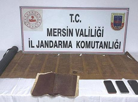 Mersin'de Tarihi Eser Operasyonu: Ele Geçirilen Tevrat ve Diğer Eşyalar