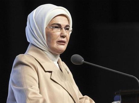 Emine Erdoğan'dan Dünya Ebeler Günü'nde Anlamlı Paylaşım