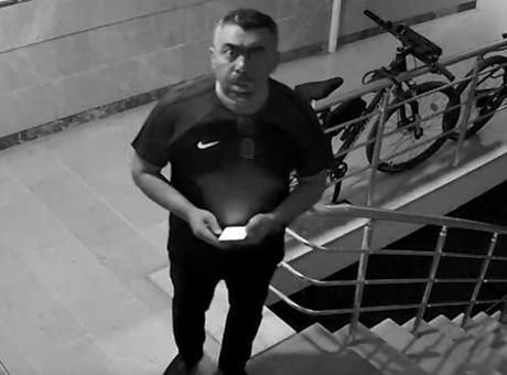 Boşanma Sürecindeki Eşini Öldürmek İçin Gittiği Evde Başka Bir Kadını Bıçakladı