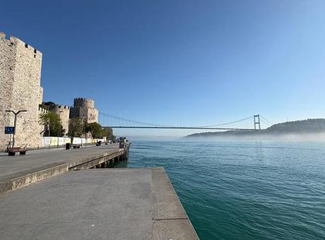 İstanbul Boğazı'nda Sis Etkisi: Gemi Trafiği Durduruldu