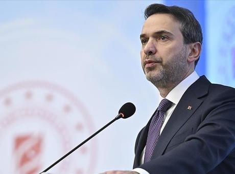 Enerji Bakanı Bayraktar: 'Yenilenebilir Enerji Kaynak Alanları' ile Rekabetçi Projeler Hedefleniyor