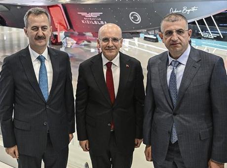 Bakan Şimşek, SAHA 2026 Fuarı'nda Savunma Sanayisinin Geleceğine Dikkat Çekti