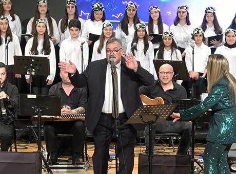 Okul Müdürü İbrahim Uğur Metin'in Müzik Performansı İle Dikkatleri Üzerine Çekti
