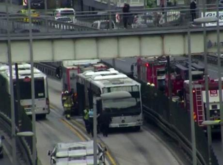İstanbul'da Metrobüs Yangını: Seferlerde Aksamalar Yaşandı