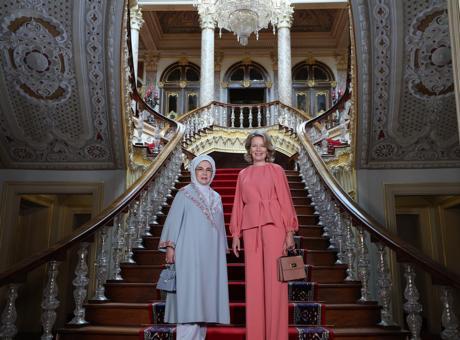 Emine Erdoğan ve Belçika Kraliçesi Mathilde Dolmabahçe Sarayı'nda Buluştu