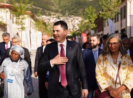 Bakan Kurum, Asrın İnşa Seferberliği'ni Hatay'da Uluslararası Konuklara Tanıttı