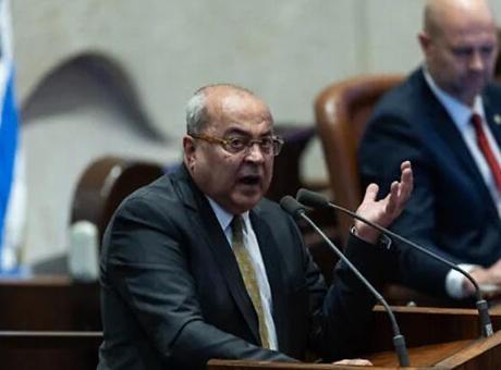 İsrail Meclisi'nde Filistinli Milletvekili Tibi'ye Aşırı Sağcıların Müdahalesi