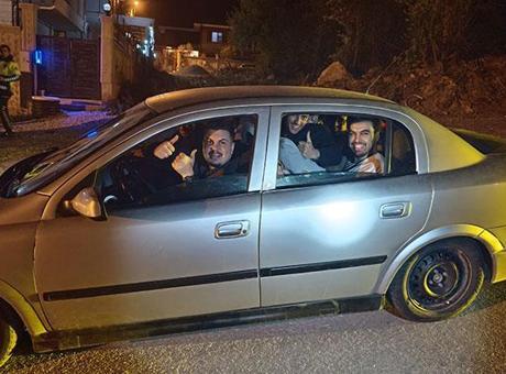 Kütahya'da Sıra Dışı Olay: 5 Kişilik Araçtan 8 Genç İndi