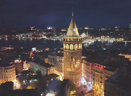 Galata Kulesi'nde Kültürel Miras Mesajı: Havadan Görüntülenen Işık Gösterisi