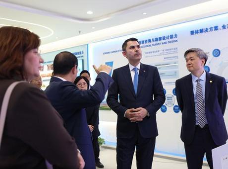 Bakan Kurum Pekin'de Çinli Yetkililerle İklim Direnci ve Yenilenebilir Enerji Üzerine Görüşmelerde Bulundu