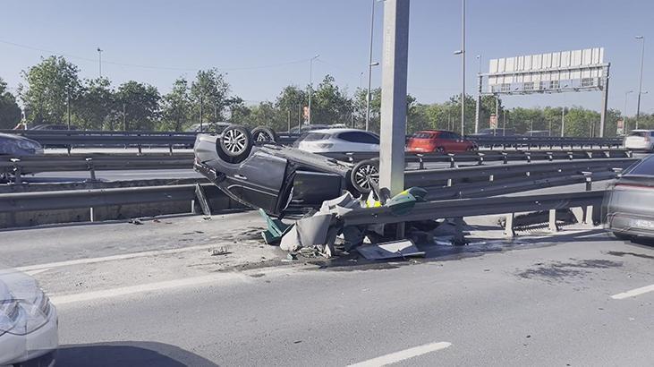 Küçükçekmece'de Trafik Kazası: Otomobil Bariyerlere Çarparak Takla Attı