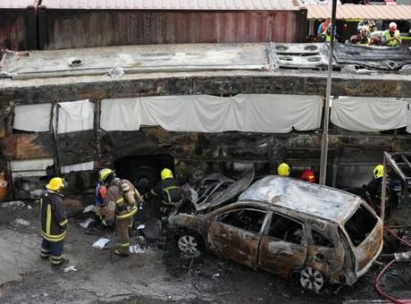 Bangkok'ta Yük Treni Yolcu Otobüsüne Çarptı: 8 Kişi Hayatını Kaybetti, 20'den Fazla Yaralı Var