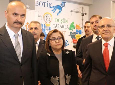 Bakan Şimşek: Teknoloji ve Yapay Zeka, Türkiye'nin Geleceği İçin Kritik Öneme Sahip