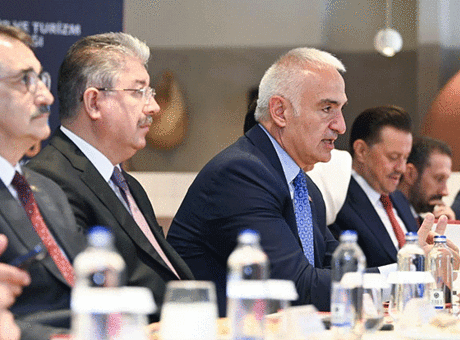 Bakan Ersoy, 3 Yeni Ücretsiz Halk Plajı Projesini Duyurdu: Lüks Konfor Sunulacak