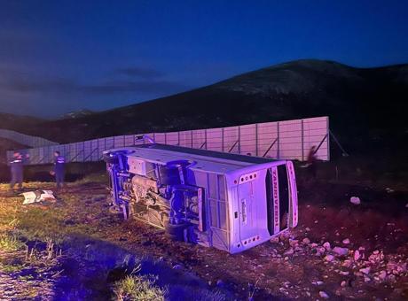 Maç dönüşünde korkunç kaza: Taraftarları taşıyan midibüs devrildi, 25 yaralı