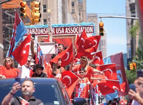 New York'taki 43. Türk Günü Yürüyüşü, Coşku ve Birlik Mesajlarıyla Gerçekleşti
