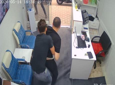 Hatay'da Döviz Bürosunda Silahlı Saldırı: İş Yeri Sahibi Son Anda Kurtuldu