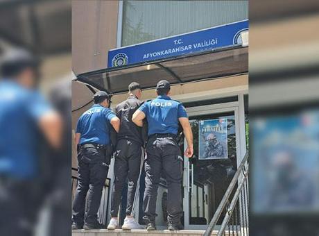 Afyonkarahisar'da Kavga Sırasında Bıçaklı Tehdit: Genç Gözaltına Alındı