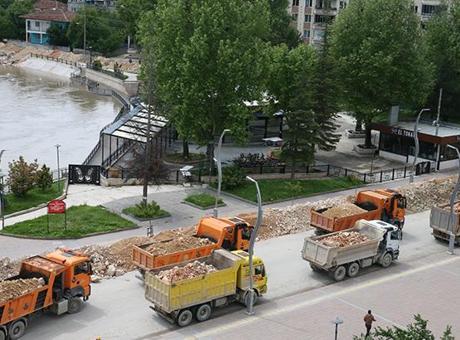 Amasya ve Tokat'ta Taşkın Tehdidi: Okullar Tatil Edildi ve Bölge Tahliye Ediliyor