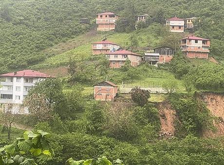 Giresun'da Heyelan Tehlikesi: 11 Ev Tahliye Edildi
