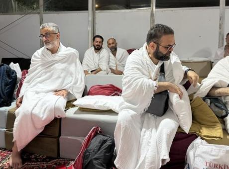 Arafat'ta Milyonlarca Müslüman Buluştu: Türk Hacı Adayları Vakfe İçin Hazırlanıyor