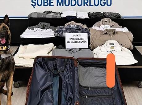 Hakkari'de Narkotik Operasyonu: Kıyafetlere Gizlenen 12.5 Kilogram Metamfetamin Ele Geçirildi