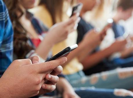Polonya, 15 Yaş Altı Çocuklar İçin Sosyal Medya Yasağı Üzerinde Çalışıyor