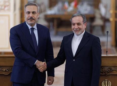 Diplomasi Zirvesi: Hakan Fidan ve Abbas Arakçi’nin Önemli Telefon Görüşmesi