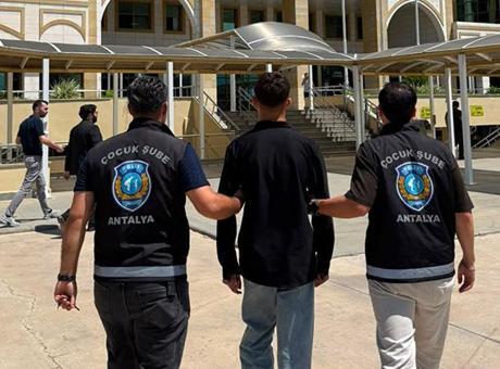 Antalya'da Sosyal Medya Paylaşımı Nedeniyle Genç Gözaltına Alındı