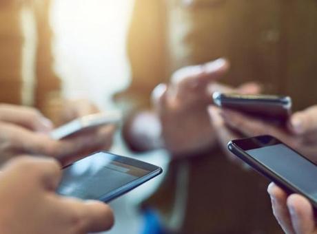 Polonya'da Okullarda Cep Telefonu Kullanımına Kısıtlama Getirildi: Tasarı Kabulu Söz konusu