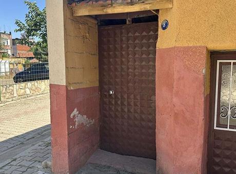İzmir'de Şok Olay: Evin Kapısında Bebek Bulundu