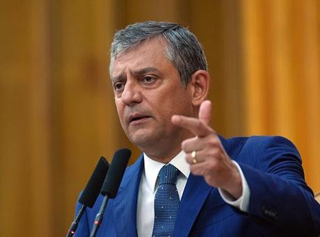 CHP Kulislere Yönelik Yeni Tartışmalar: Özgür Özel'in Yeni Parti İhtimali?