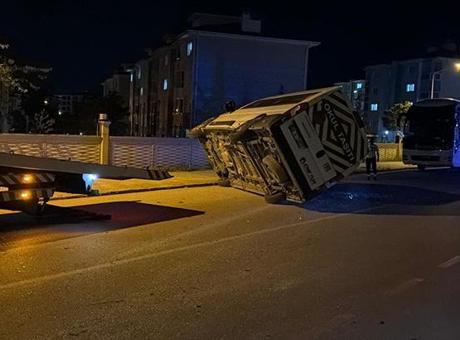 Eskişehir'de Trafik Kazası: İşçi Servisi Devrildi, 7 Kişi Yaralandı