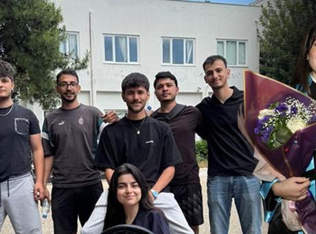 Otomotiv Teknolojisi Programı'nın Tek Kadın Mezunu Bahar Topcu, Eğitimini Tamamladı