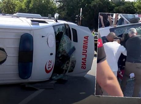 Kağıthane'de Ambulansla Motosiklet Çarpıştı: 4 Yaralı