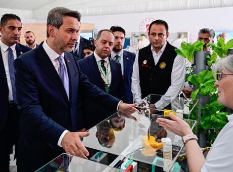 Enerji Bakanı Bayraktar, Sıfır Atık Festivali'nde Önemli Ziyaret Gerçekleştirdi