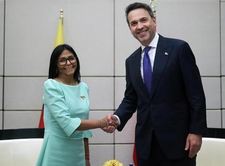 Bakan Bayraktar, Venezuela'nın Geçici Devlet Başkanı Rodriguez ile Kritik Görüşme Gerçekleştirdi