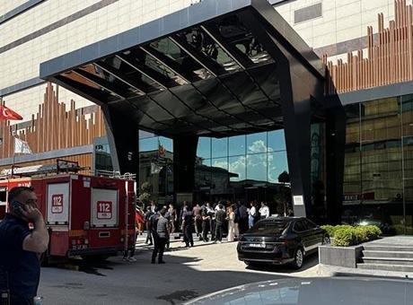 Elazığ'daki Otelde Yangın Paniği: 10 Kişi Dumandan Etkilendi