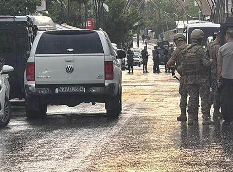 Aile İçinde Çıkan Tartışma Kanlı Bitti: Kardeşi ve Polise Saldırı Anları Yaşandı