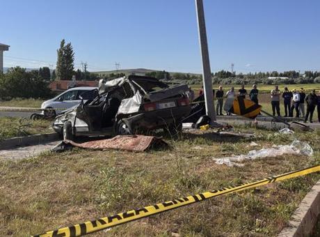 Kayseri'de İki Otomobilin Çarpışması: 3 Ölü, 5 Yaralı