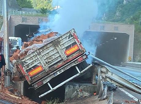 Trabzon'da Kamyon Kazası: 1 Kişi Hayatını Kaybetti