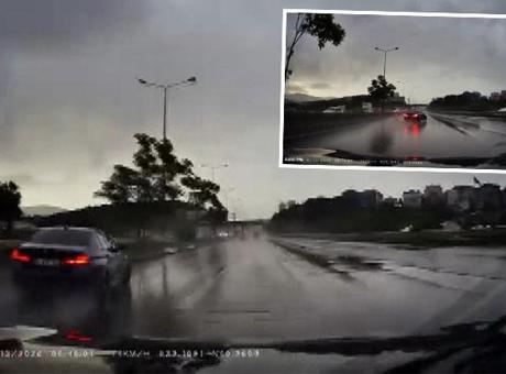 Maltepe D-100'de Yağmurlu Havada Kontrolden Çıkan Araç Bariyere Çarptı