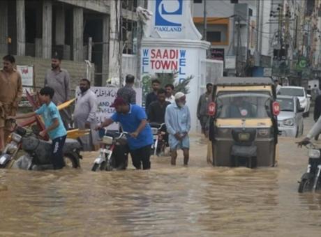 Pakistan'da Şiddetli Yağışlar Can Aldı: 7 Ölü, 33 Yaralı