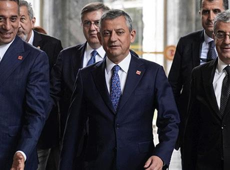Kılıçdaroğlu'nun İhraç Süreci CHP'yi Karıştırıyor: Yeni Grup Başkanvekilleri Kim Olacak?